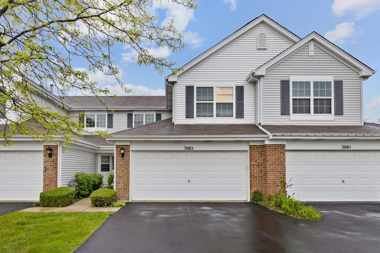 3085 Courtland St, Woodstock, IL 60098 Townhome Rentals in Woodstock
