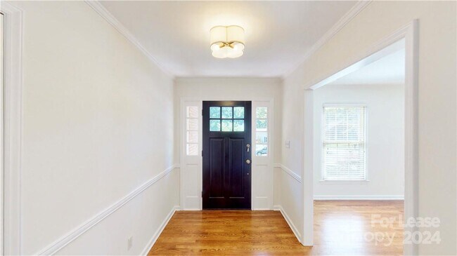 Foto del edificio - 6810 Rosemary Ln