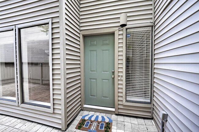 Building Photo - 1344 Chardonnay Dr
