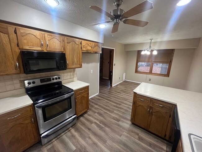 Building Photo - Updated 3 bedroom 2 bath Home in Battlefie...