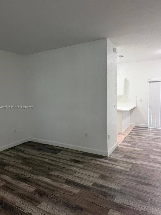 Foto del edificio - 374 NE 27th Ave