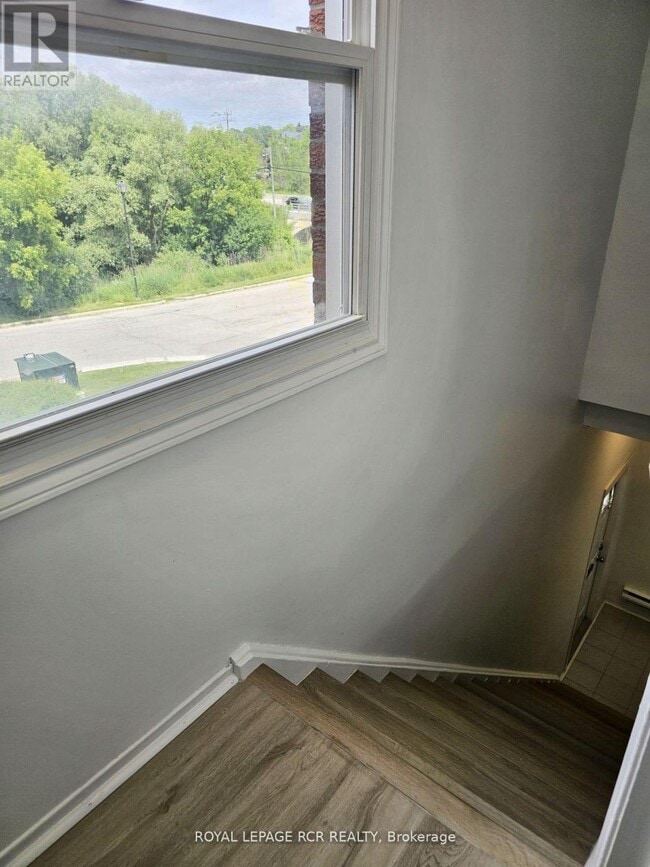 Building Photo - 2 Orchard Heights Blvd