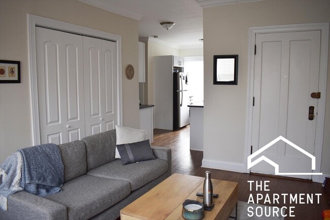 Foto del edificio - 3819 N Greenview Ave