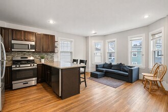 Building Photo - 66 Mozart St