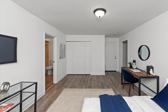 Foto del edificio - 6211 N Kenmore Ave