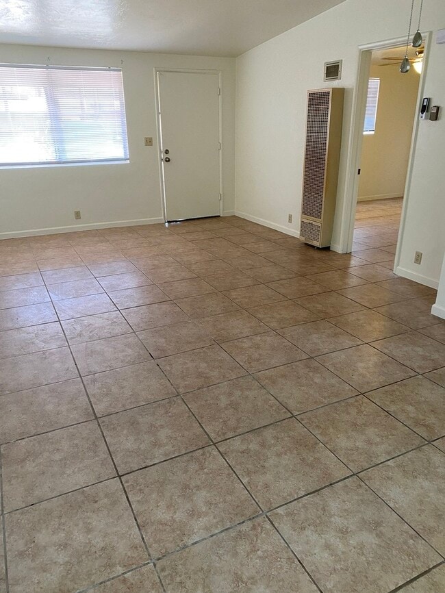 Building Photo - Townhome For Rent