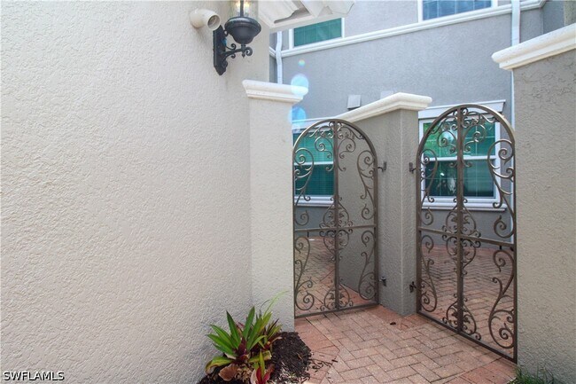 Building Photo - 9224 Campanile Cir