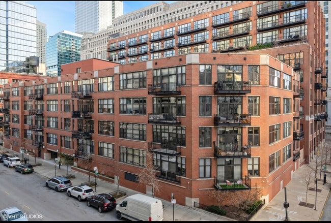 Building Photo - 333 W Hubbard St