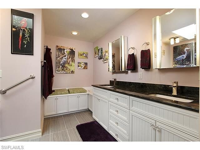 Building Photo - 27200 Enclave Dr