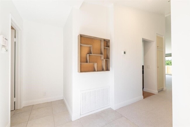 Building Photo - 260 Villa Point Dr