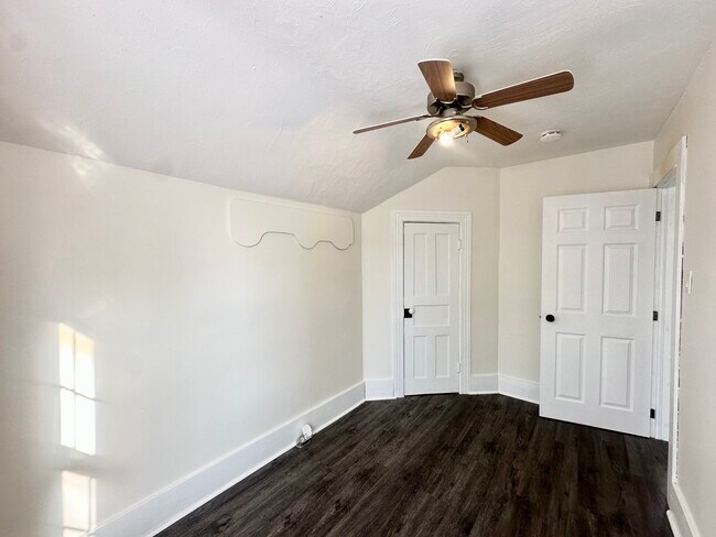 Building Photo - Adelaide St South - Lindsay