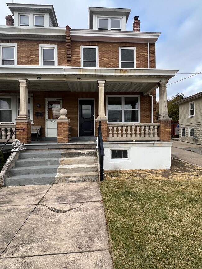 Foto del edificio - 955 E Main St