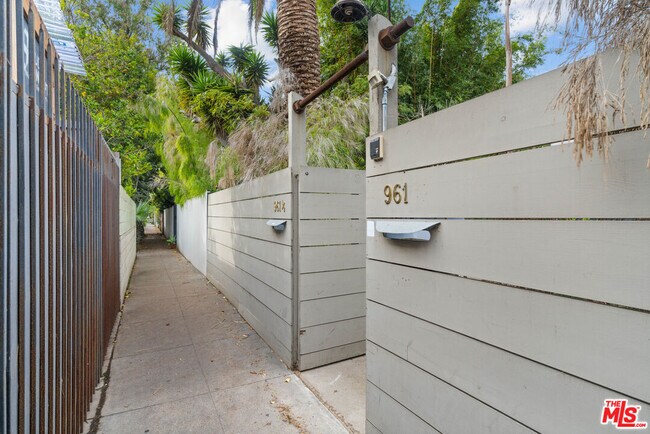 Foto del edificio - 961 Marco Pl