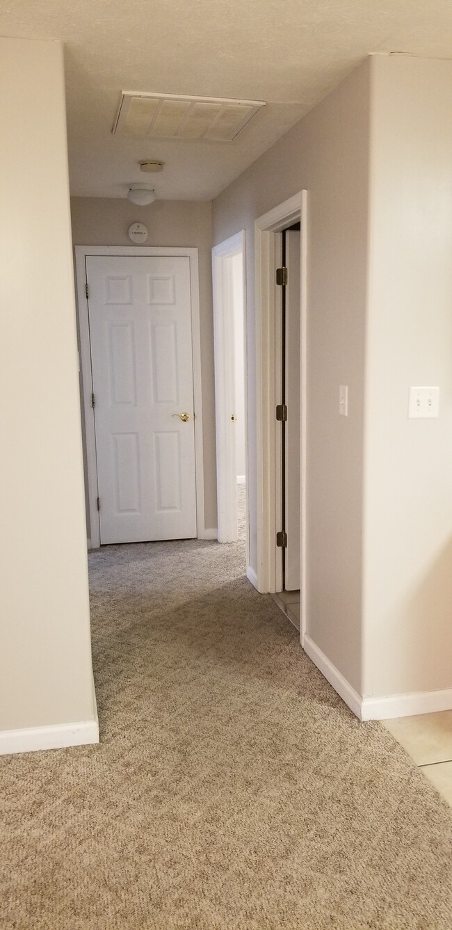Building Photo - 300 N Ferne Clyffe Rd