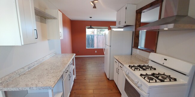 Cozy dining corner next to the kitchen - 4423 Plaza Vista