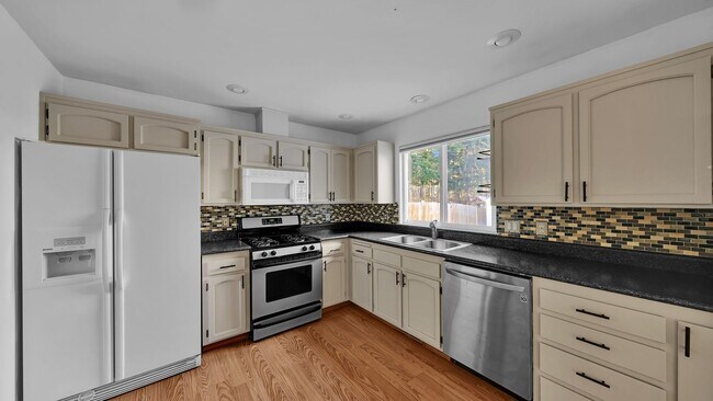 Foto del edificio - 3 Bed 2 Bath - One Story - Pet Friendly - ...