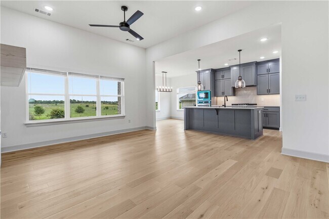 Foto del edificio - 920 Trestle Ln