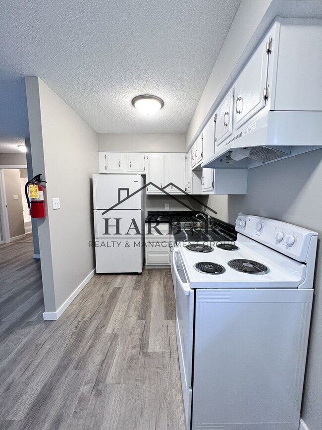 Building Photo - 719 6th St