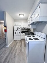 Building Photo - 711 6th St
