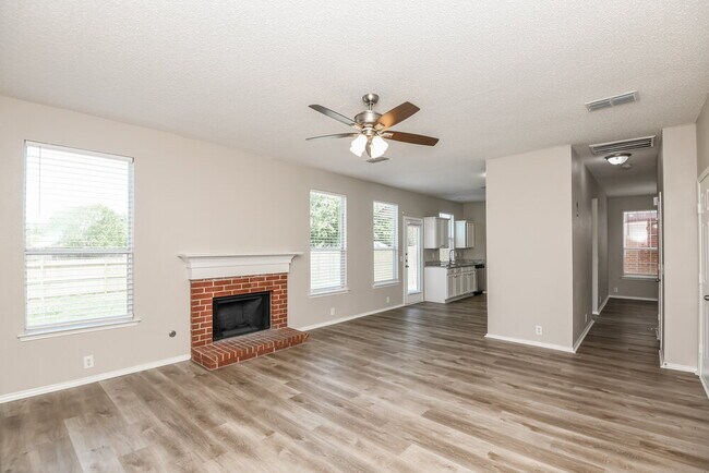 Foto del edificio - 3316 Raleigh Dr