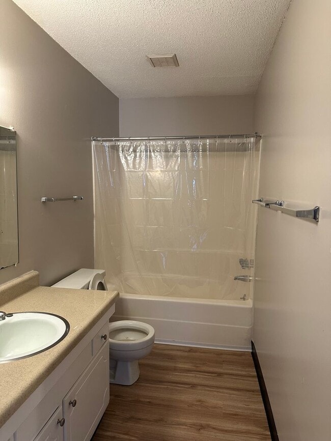 Photo - 2230 42E Sunderland Road Apartment