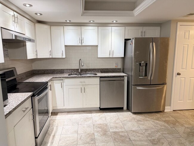 Building Photo - 1703 Greentree Ct