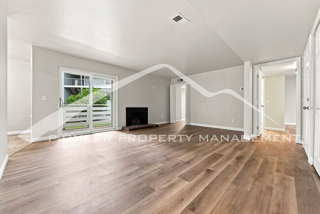 Building Photo - 3141 S Tamarac Dr