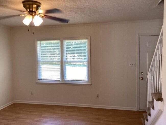 Building Photo - 309 Sams Trail