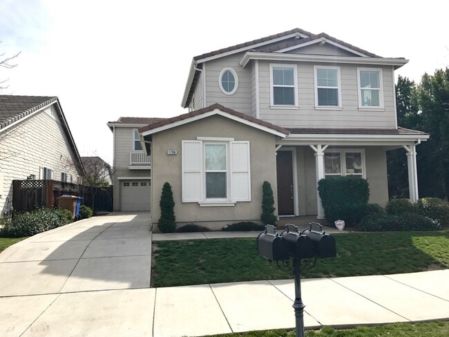 Building Photo - COMING SOON! 5 Bed, 3 Bath in Rose Garden