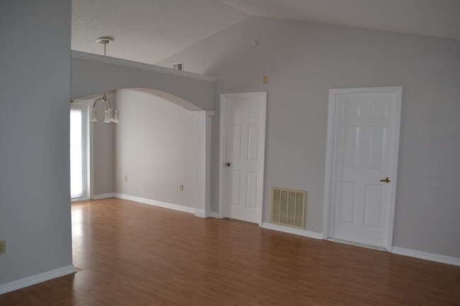 Building Photo - Lovely 3 Bedroom 2 Bath Deltona Lakes Home