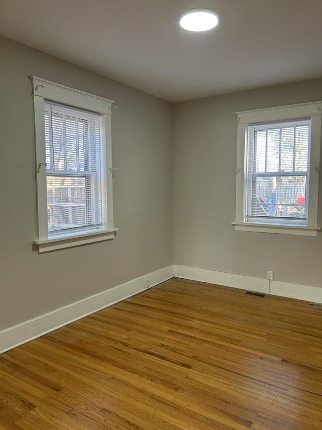 1st bedroom - 824 W 7th St