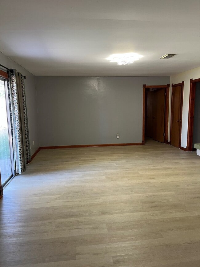 Building Photo - 10831 Overlea Dr