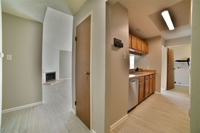 Foto del edificio - 15806 Pipers View Dr