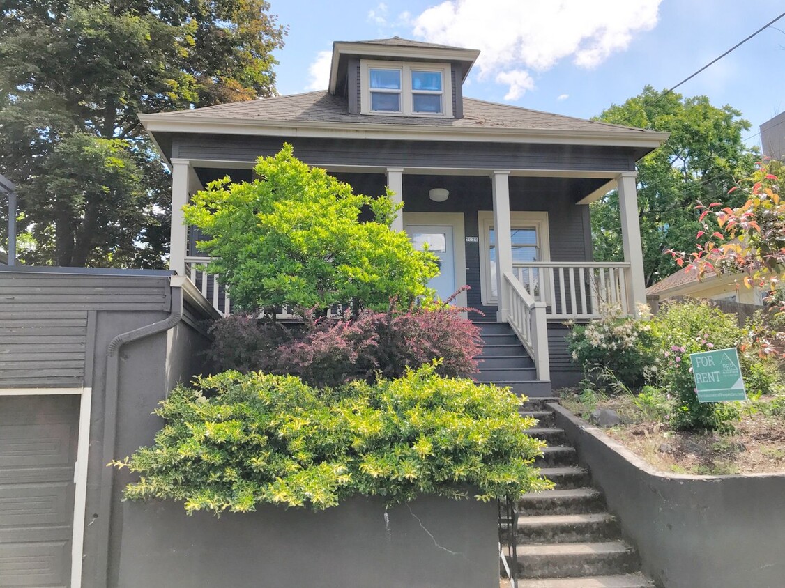 Primary Photo - Vernon Craftsman Nestled into a Rare Dead-...