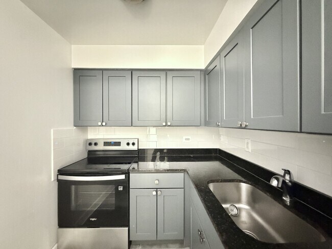 Foto del edificio - 3825 N Pine Grove Ave