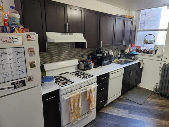 Foto del edificio - 3 bedroom in Chicago IL 60657