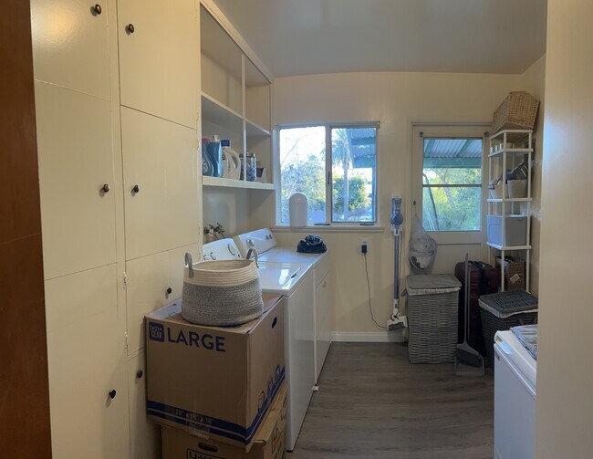Building Photo - 4989 Randlett Dr