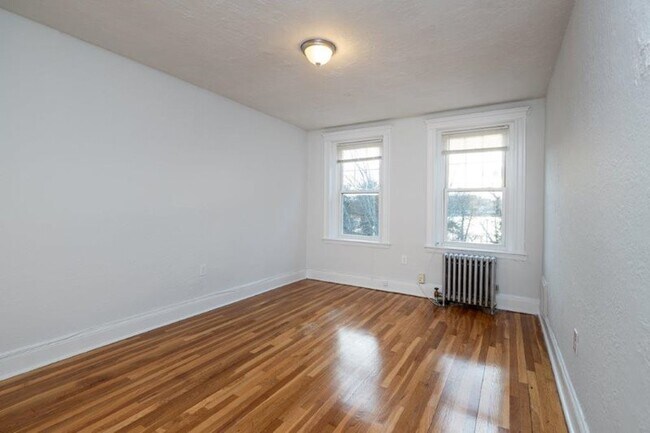 Foto del edificio - 247 Chestnut Hill Ave