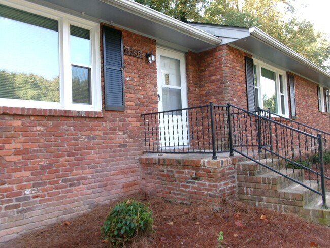 Building Photo - Classic ranch style home with basement for...