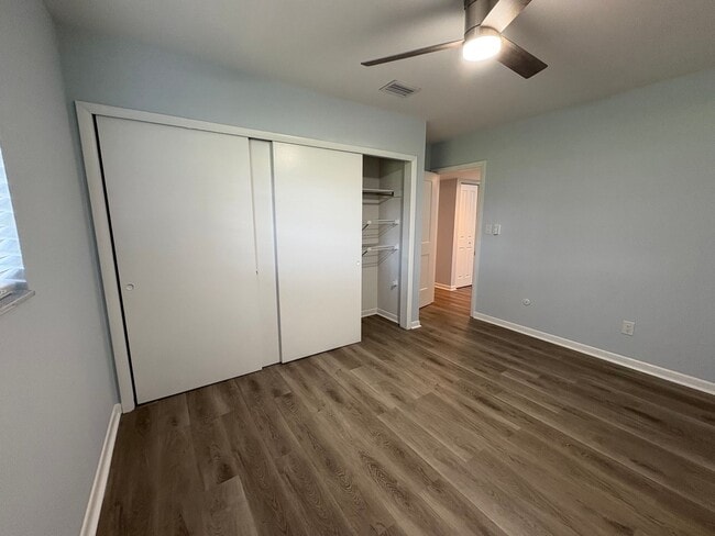 Building Photo - 2510 Lake Ellen Dr