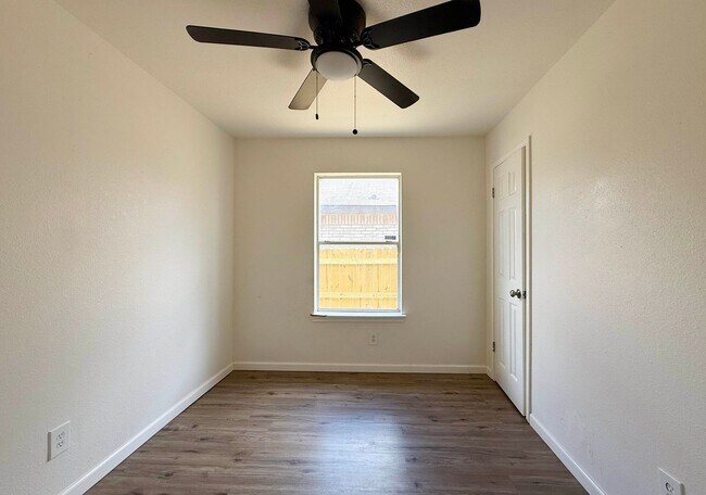 Foto del edificio - Sky Harbor 3 Bdrm 1 Bath Home
