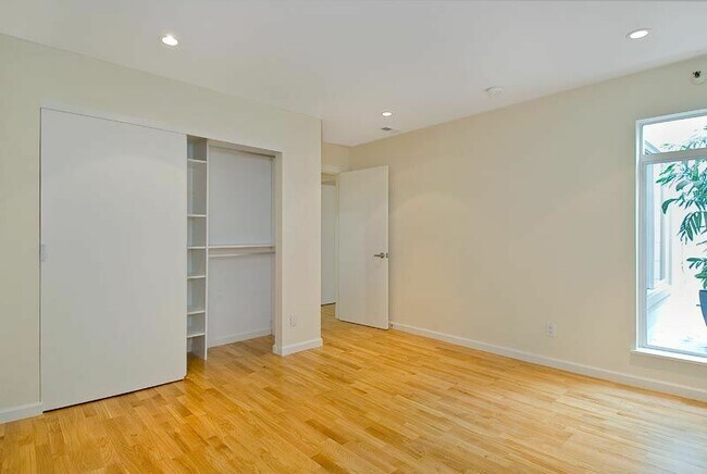 Building Photo - 2789 Harrison St