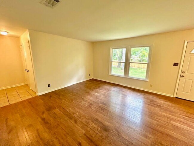 Foto del edificio - 3130 Tucker Dr NW