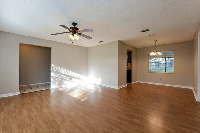 Foto del edificio - 9360 Toby Ln