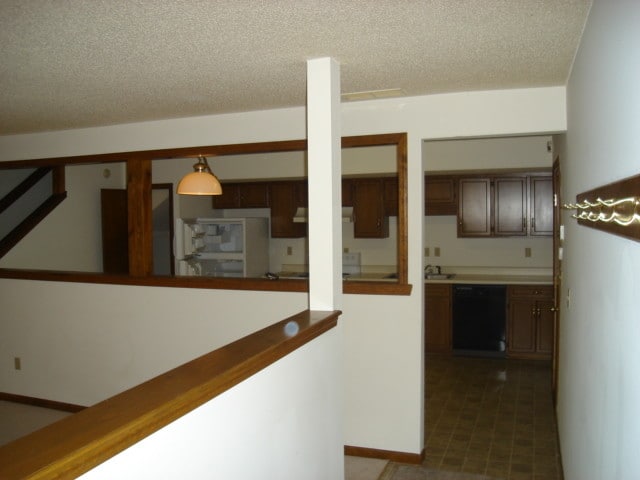 Building Photo - 422 Kickapoo St