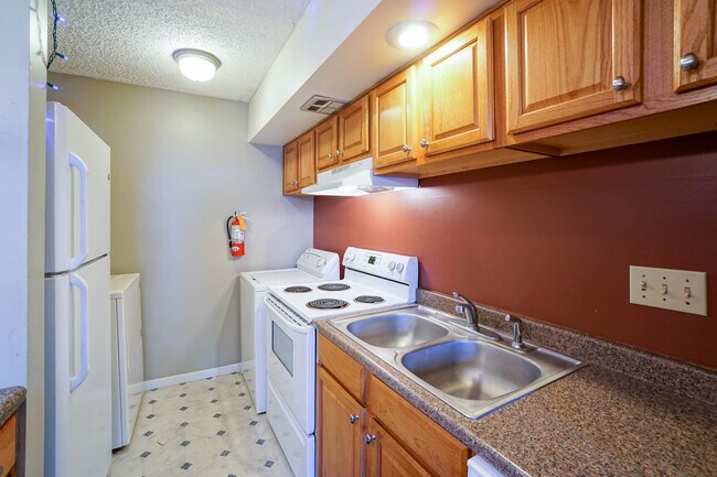 Building Photo - 1409 McCain Ln