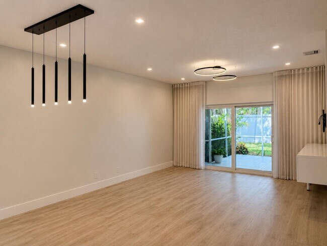 Foto del edificio - 1021 SW 42nd Terrace