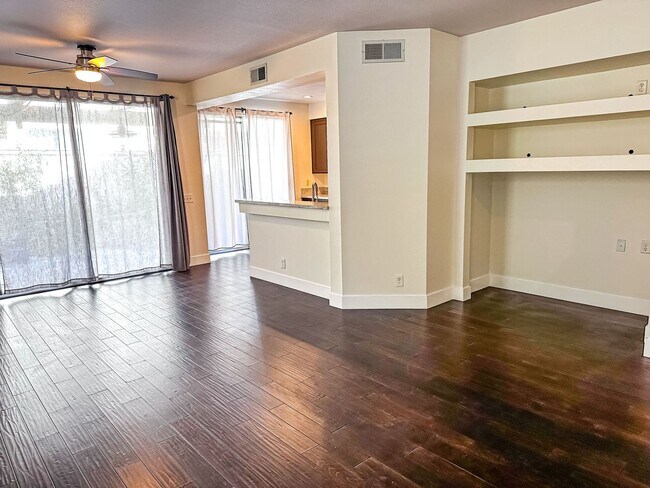 Foto del edificio - ++LOOK NO FURTHER!! STUNNING 3-BEDROOM CON...