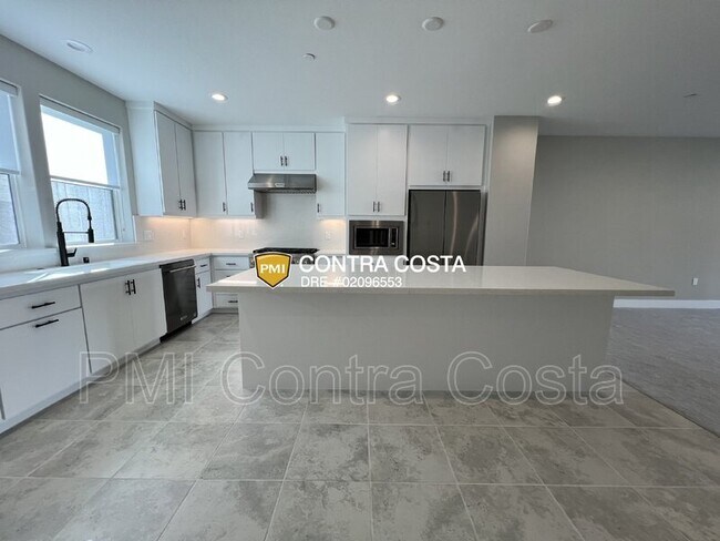 Building Photo - 1111 Lorenzini Lp