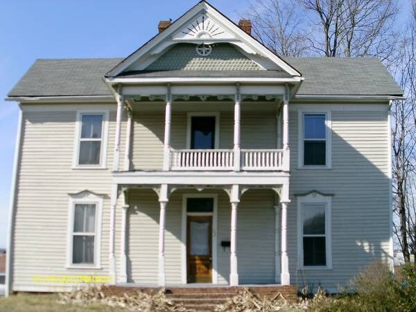 Building Photo - 102 W Walnut St